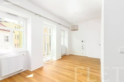 Pronájem bytu 1+kk 25 m² Kotlaska, Praha - Libeň