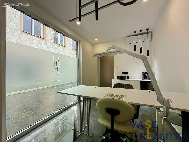 Pronájem obchodního prostoru 17 m²