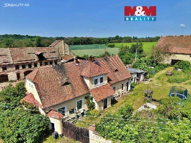 Prodej rodinného domu 200 m², pozemek 2000 m²
