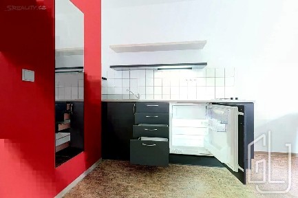 Pronájem bytu 1+kk 35 m² Křížová, Praha - Smíchov