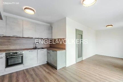 Pronájem bytu 1+kk 34 m² Arnošta Valenty, Praha - Černý Most