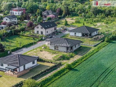 Kralupy nad Vltavou, Mělník, Vojenova