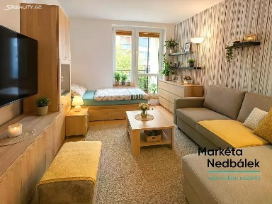 Prodej bytu 1+kk 27 m² Na Honech I, Zlín