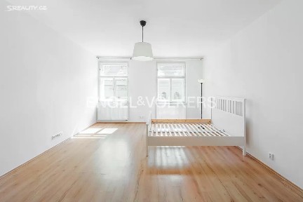 Pronájem bytu 1+1 60 m² Italská, Praha - Vinohrady