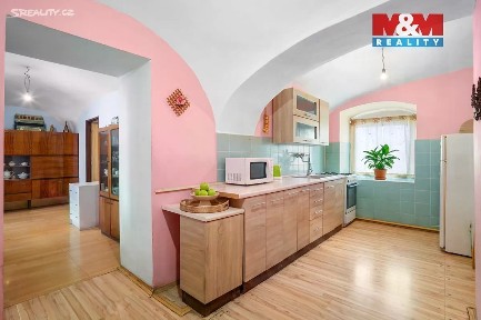 Prodej rodinného domu 376 m², pozemek 1174 m²