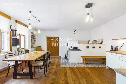 Prodej rodinného domu 450 m², pozemek 3709 m²