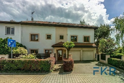 Prodej rodinného domu 242 m², pozemek 397 m² Listopadová, Praha - Dolní Počernice