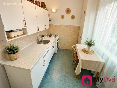 Prodej bytu 3+1 64 m² Komenského, Adamov
