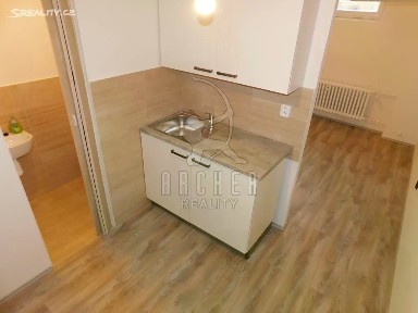 Pronájem bytu 1+kk 22 m² Pod Lipami, Praha - Žižkov