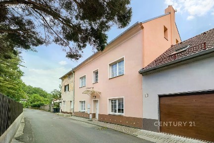 Prodej rodinného domu 241 m², pozemek 428 m²