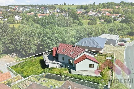 Prodej rodinného domu 300 m², pozemek 1066 m²