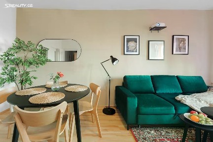 Prodej bytu 2+1 55 m² Chotutická, Praha - Malešice