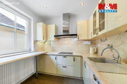Prodej rodinného domu 197 m², pozemek 220 m²