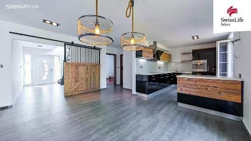 Prodej rodinného domu 211 m², pozemek 975 m²