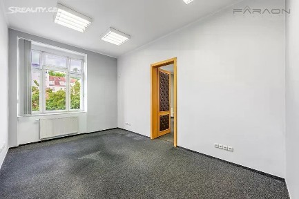 Pronájem kanceláře 54 m² Jeseniova, Praha - Žižkov