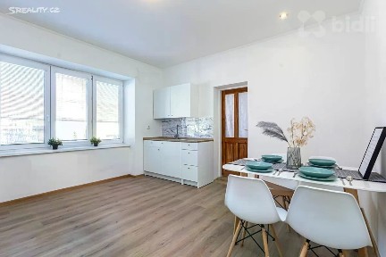 Prodej rodinného domu 180 m², pozemek 2727 m²