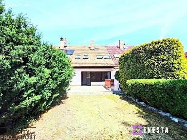 Pronájem rodinného domu 200 m², pozemek 182 m² Haklova, Hostivice
