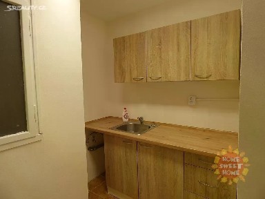 Pronájem bytu 1+kk 35 m² Užocká, Praha - Vršovice