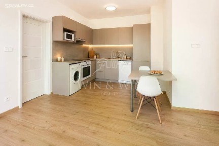 Pronájem bytu 2+kk 52 m² Hollarovo náměstí, Praha - Vinohrady