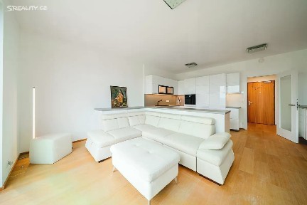 V Třešňovce, Praha - Hrdlořezy