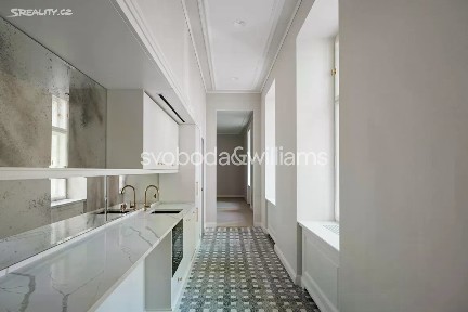 Pronájem kanceláře 380 m²