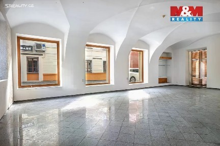 Pronájem obchodního prostoru 142 m²