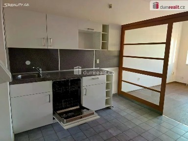 Pronájem kanceláře 250 m²