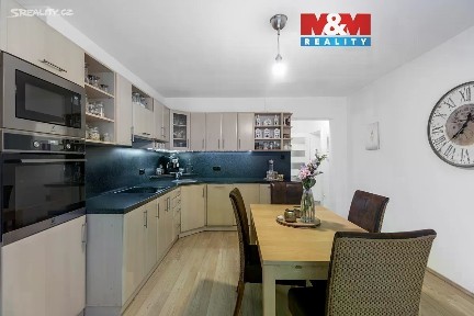 Prodej rodinného domu 230 m², pozemek 1113 m²