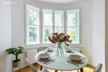 Prodej bytu 3+1 90 m² Na Březince, Praha - Smíchov