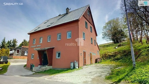 Prodej ubytovacího zařízení 370 m²