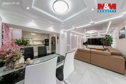 Prodej rodinného domu 318 m², pozemek 758 m²