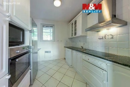 Prodej rodinného domu 250 m², pozemek 976 m²
