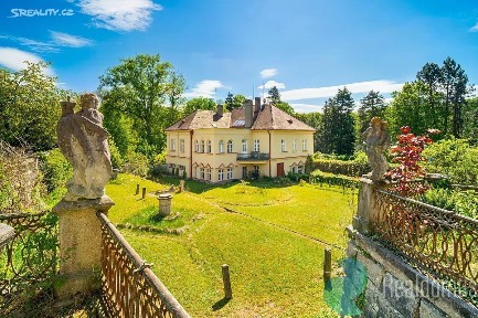 Prodej vily 322 m², pozemek 2633 m²