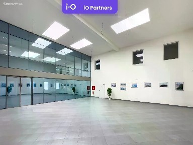 Pronájem kanceláře 200 m²