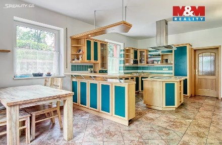 Prodej rodinného domu 541 m², pozemek 1320 m²