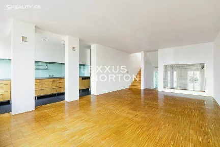 Pronájem rodinného domu 350 m², pozemek 121 m² Pod Závěrkou, Praha - Smíchov