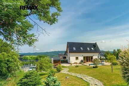 Lešany, Benešov, Břežany