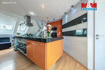 Prodej rodinného domu 379 m², pozemek 340 m²
