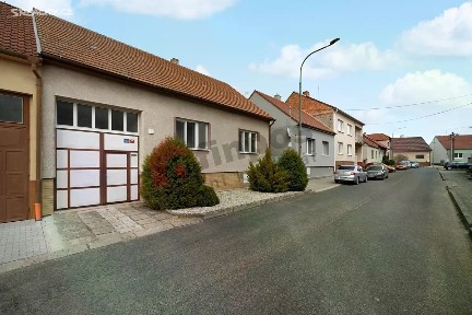 Dubňany, Hodonín, Trávníky