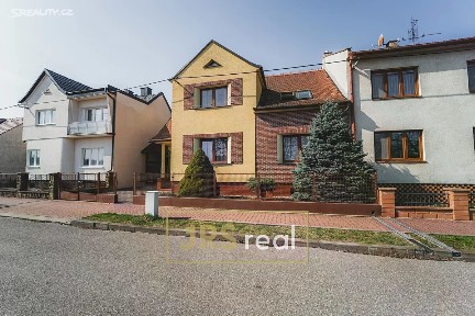 Veselí nad Moravou, Hodonín