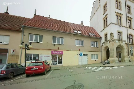Hustopeče, Břeclav, Dukelské nám., 3