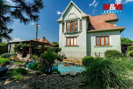 Prodej rodinného domu 224 m², pozemek 1077 m²