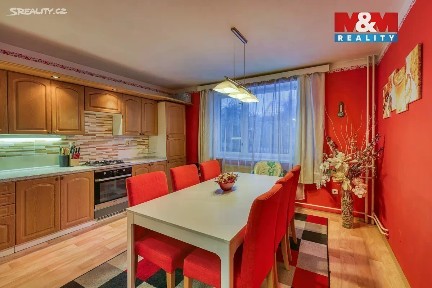 Prodej rodinného domu 239 m², pozemek 1521 m²