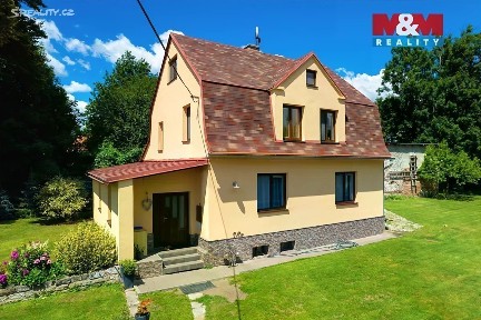 Prodej rodinného domu 140 m², pozemek 1758 m²