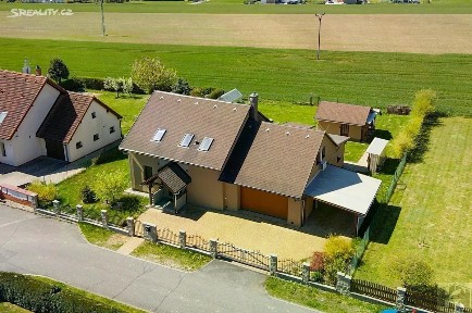 Prodej rodinného domu 190 m², pozemek 1057 m² Jenišovice