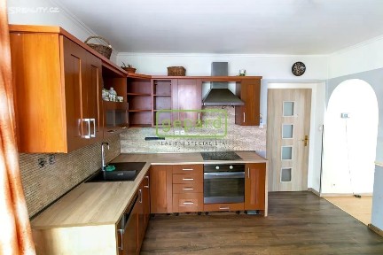 Prodej rodinného domu 90 m², pozemek 2502 m²