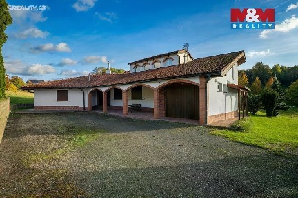 Prodej rodinného domu 387 m², pozemek 9938 m²