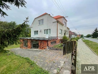 Prodej rodinného domu 234 m², pozemek 1436 m²