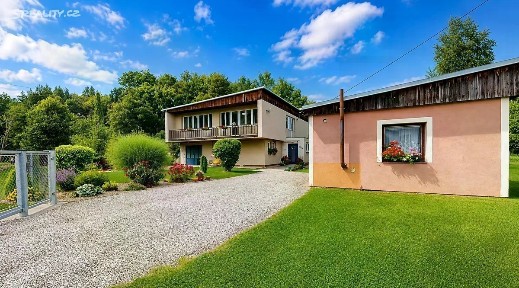 Prodej rodinného domu 215 m², pozemek 3394 m²
