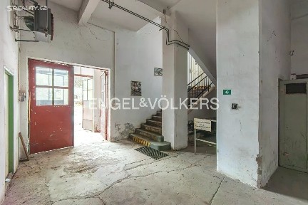 Pronájem skladového prostoru 1040 m²